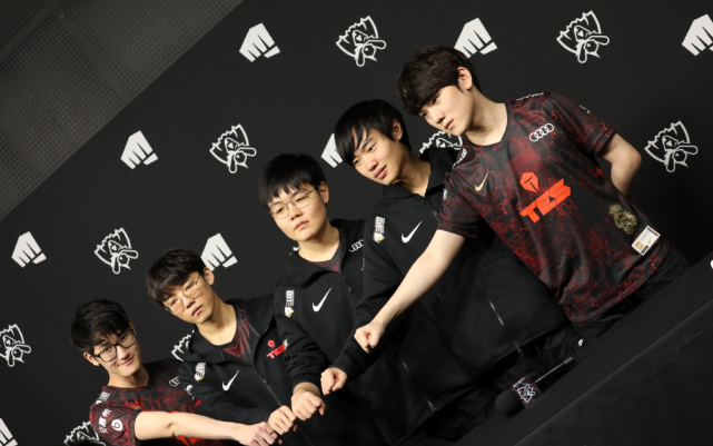 變得更加充 變得更加充